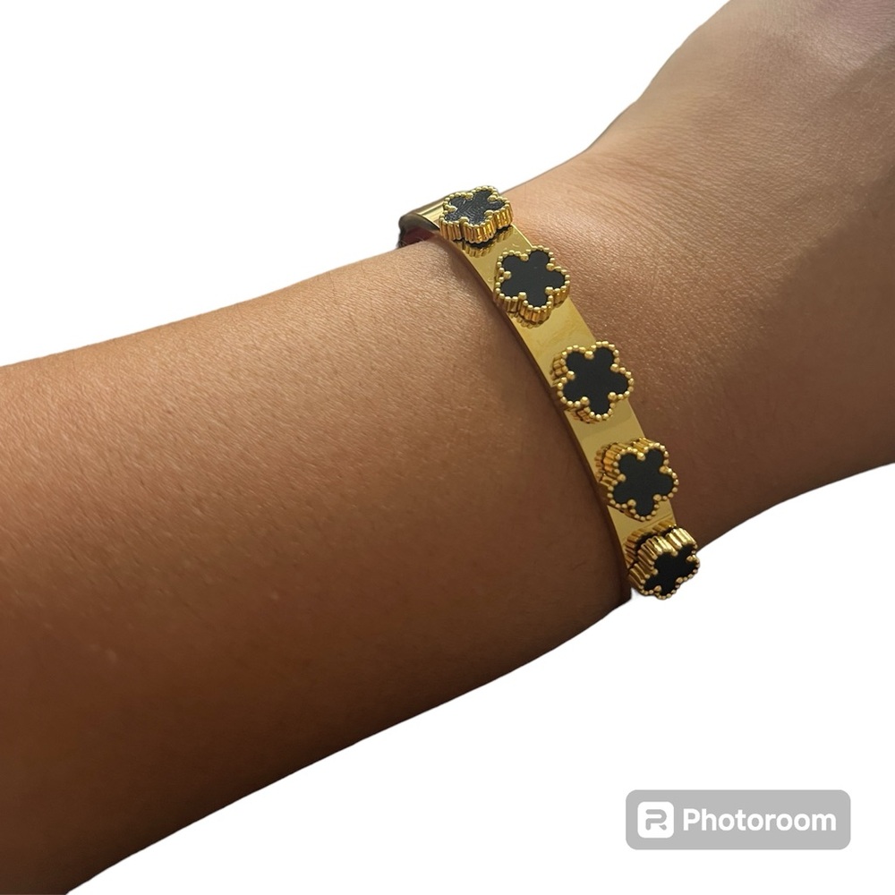New Women’s Gold Plated Bracelet